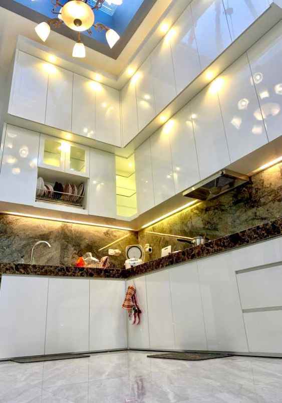 dijual rumah nirwana eksekutif