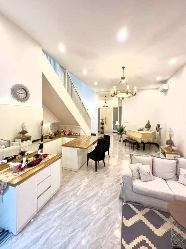 dijual rumah nirwana eksekutif