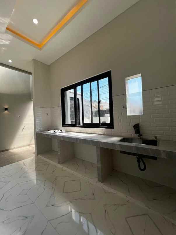 dijual rumah nirwana eksekutif