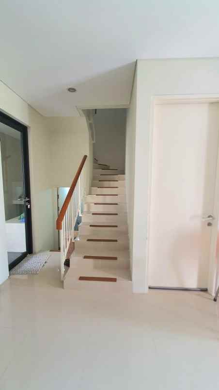 dijual rumah northwest hill