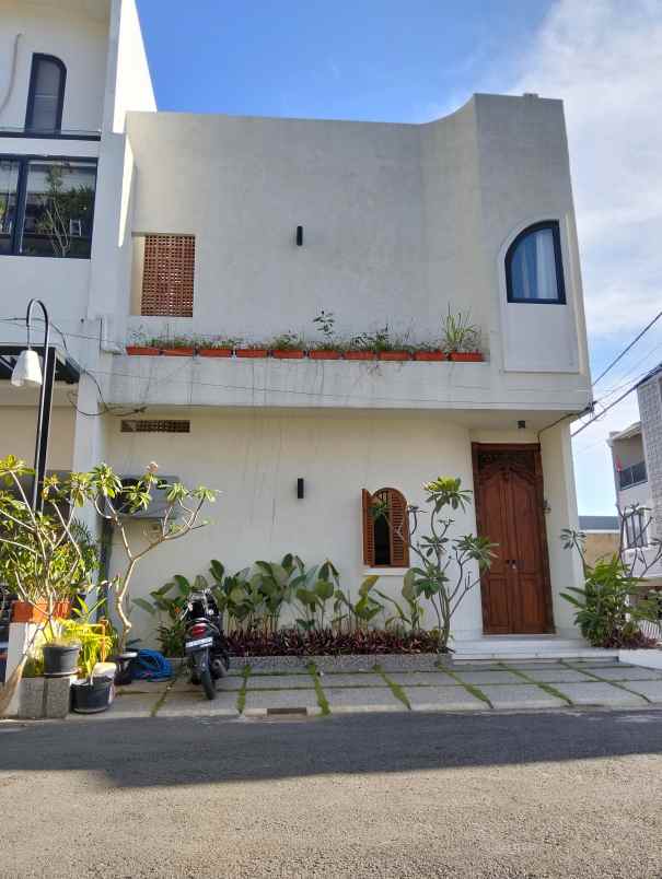 dijual rumah nuansa alam setiabudi