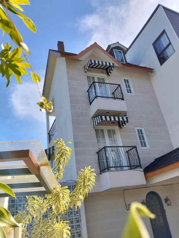 dijual rumah nuansa alam setiabudi