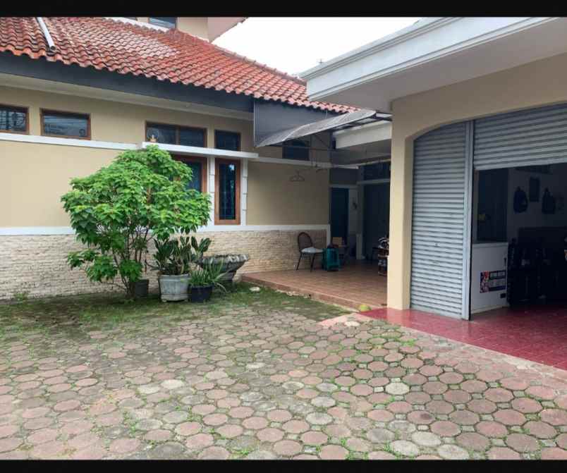dijual rumah padasuka