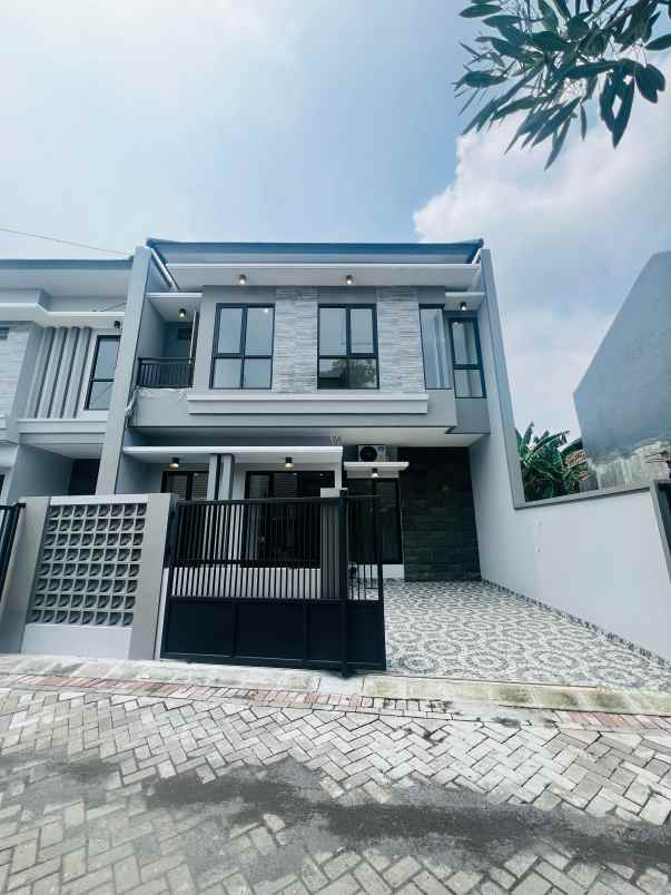 dijual rumah pakal
