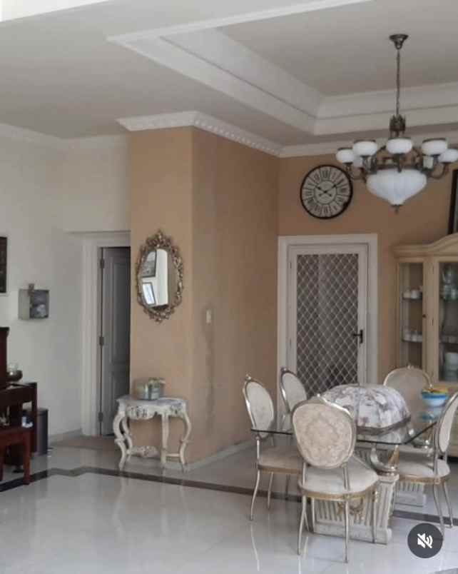 dijual rumah pakuwon city