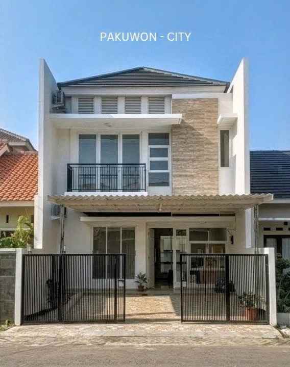 dijual rumah pakuwon city