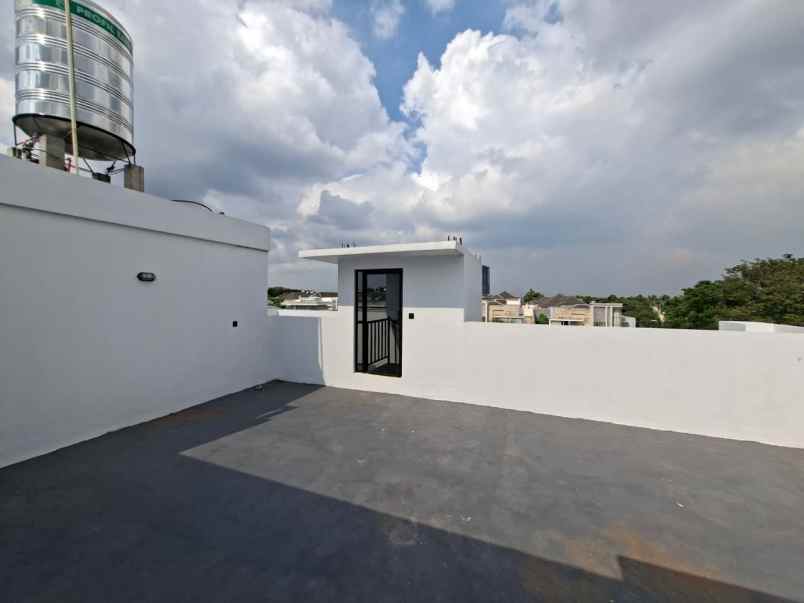 dijual rumah pakuwon indah the mansion