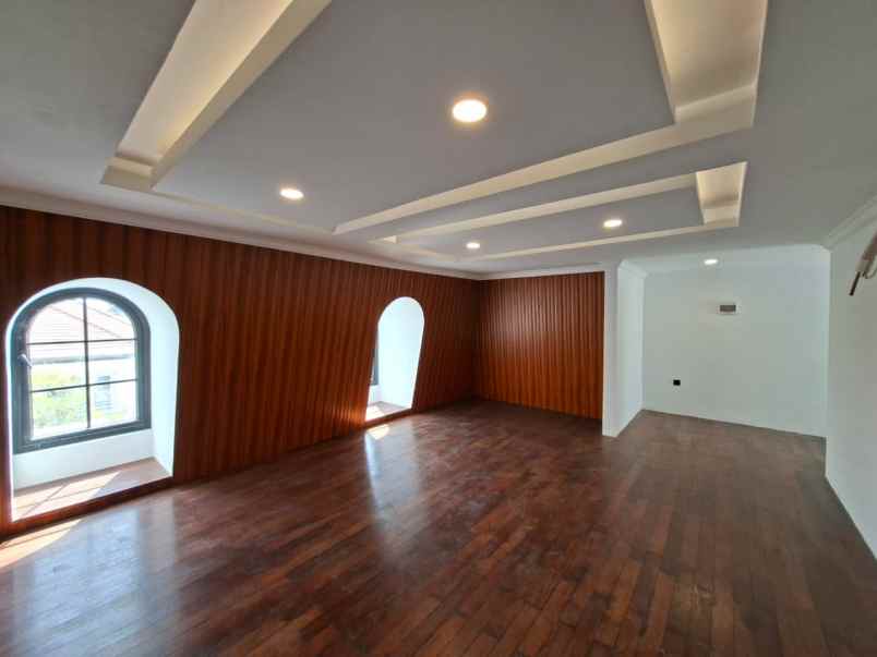 dijual rumah pakuwon indah the mansion