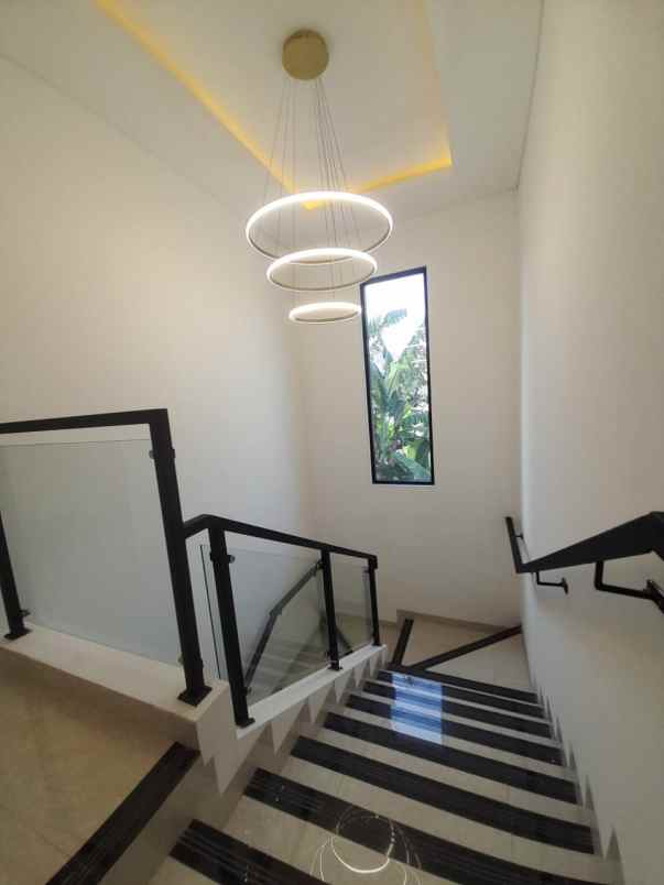 dijual rumah pancoran mas
