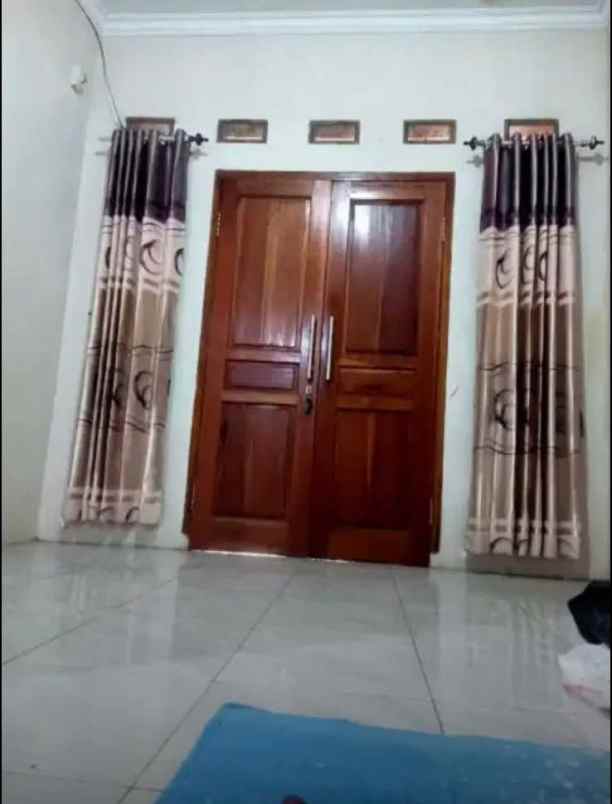 dijual rumah perum kota pernata