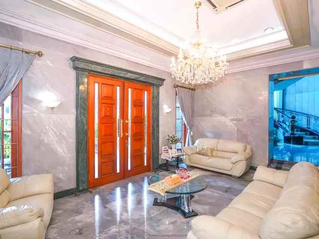 dijual rumah perum tanjung barat indah
