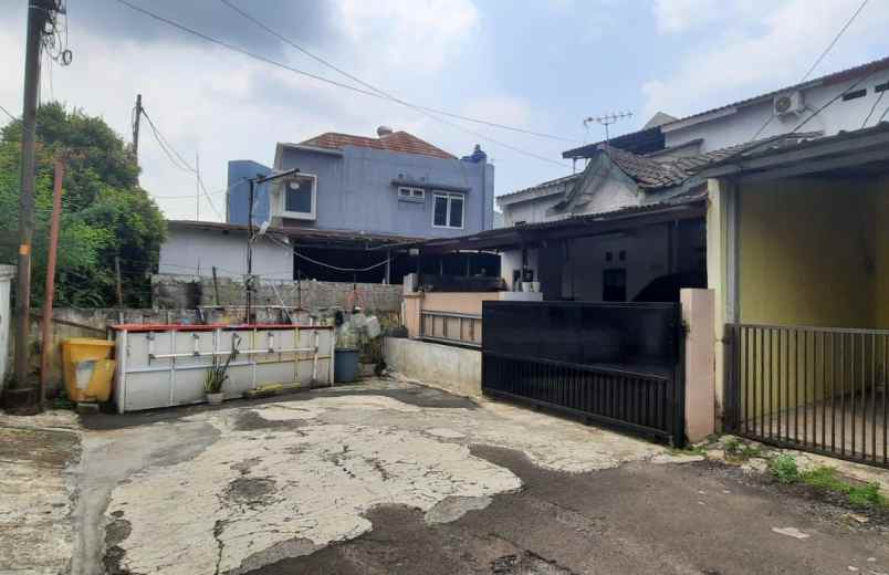 dijual rumah perumahan duta bintaro