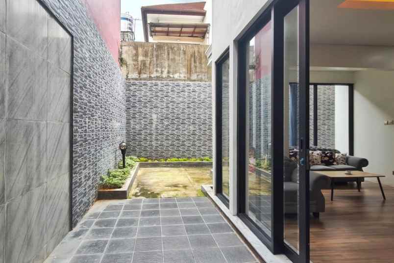 dijual rumah perumahan palem kartika