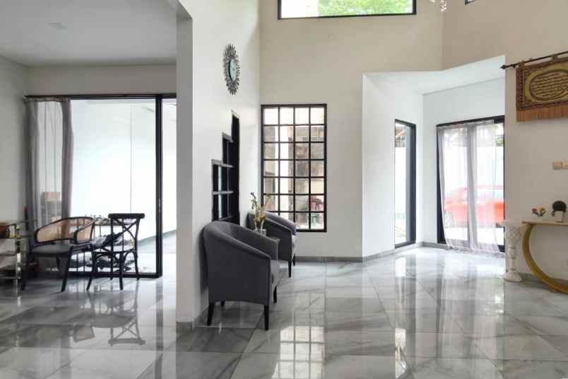 dijual rumah perumahan palem kartika