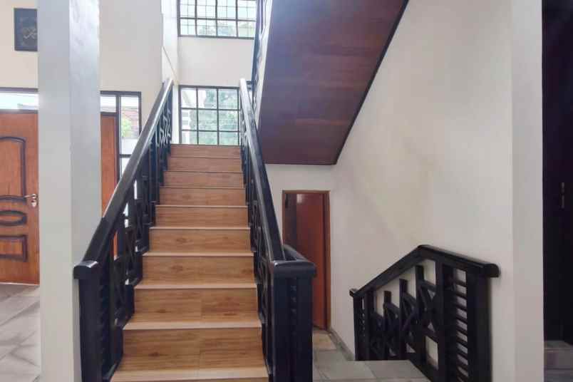 dijual rumah perumahan palem kartika