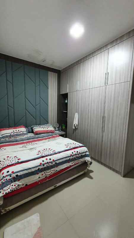 dijual rumah perumahan royal residence
