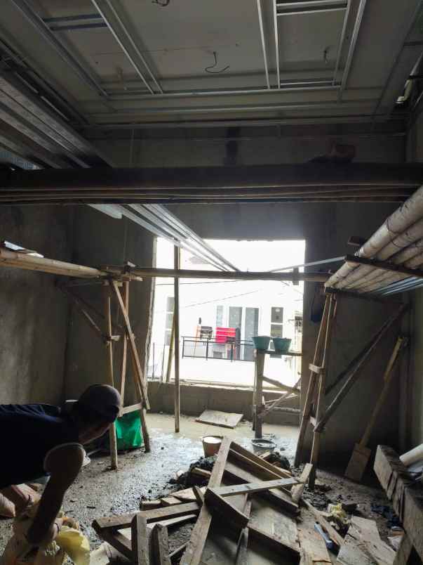 dijual rumah pisangan