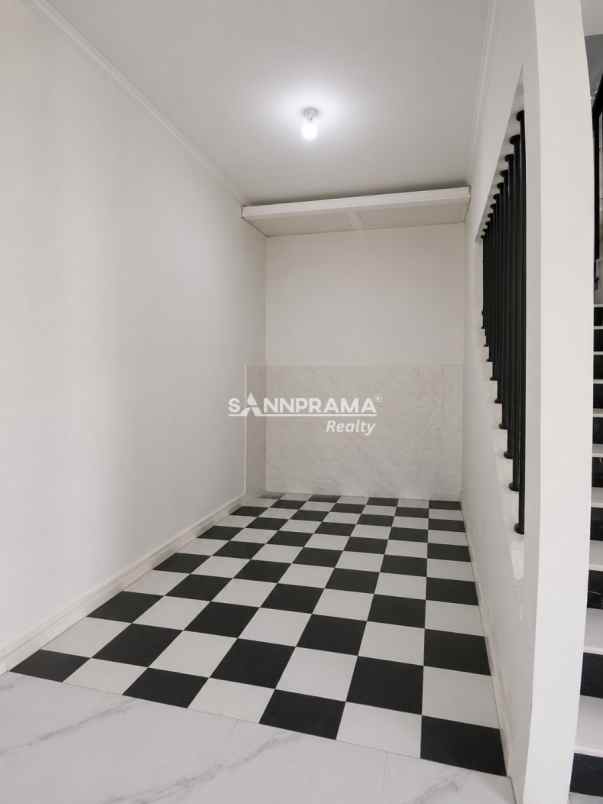 dijual rumah pisangan
