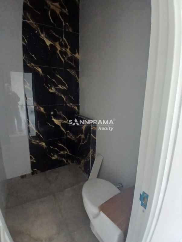 dijual rumah pisangan