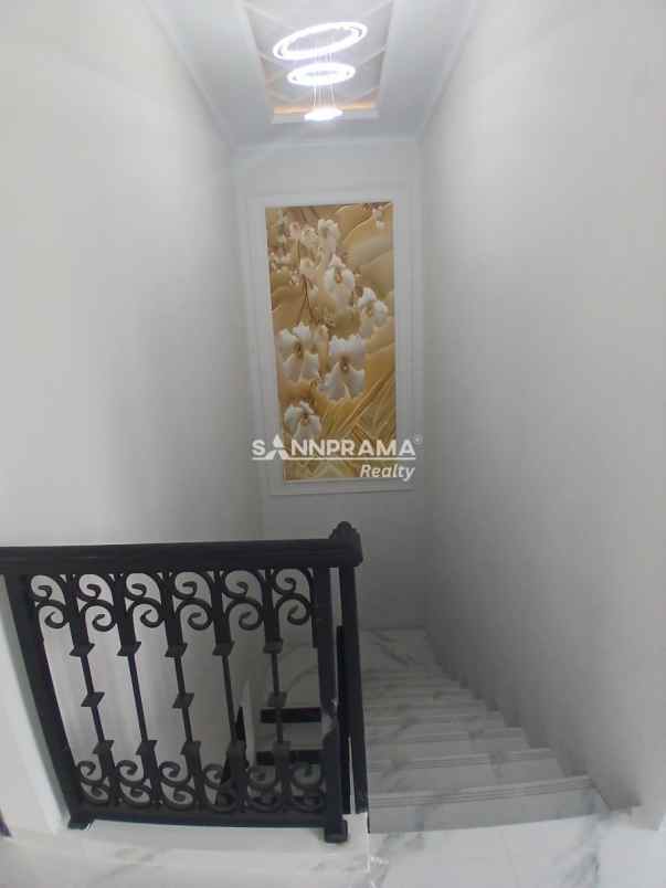 dijual rumah pisangan