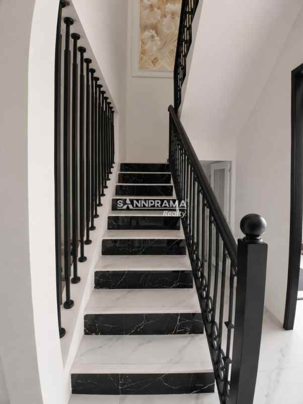 dijual rumah pisangan