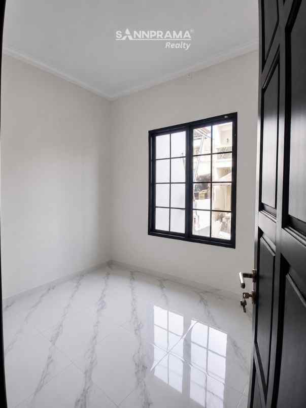 dijual rumah pisangan