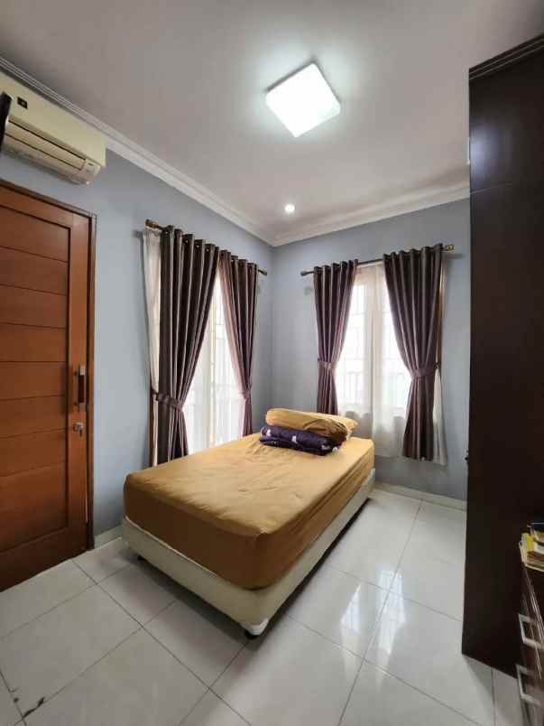 dijual rumah pondok bambu