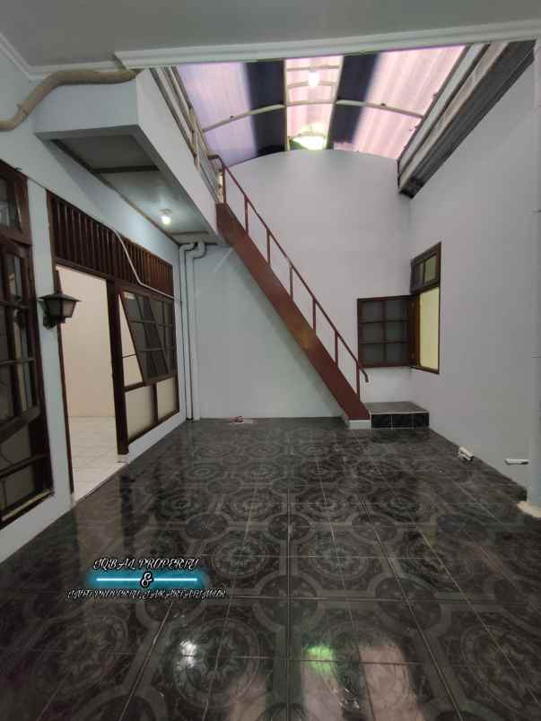 dijual rumah pondok kelapa