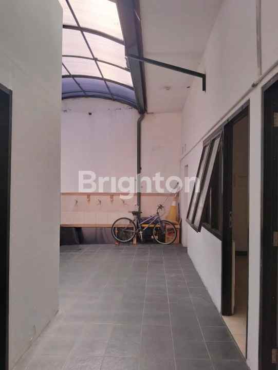 dijual rumah pucang anom timur