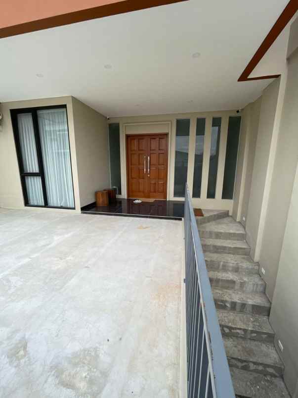 dijual rumah pulomas