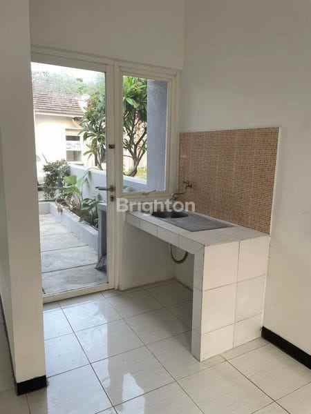 dijual rumah puri asri