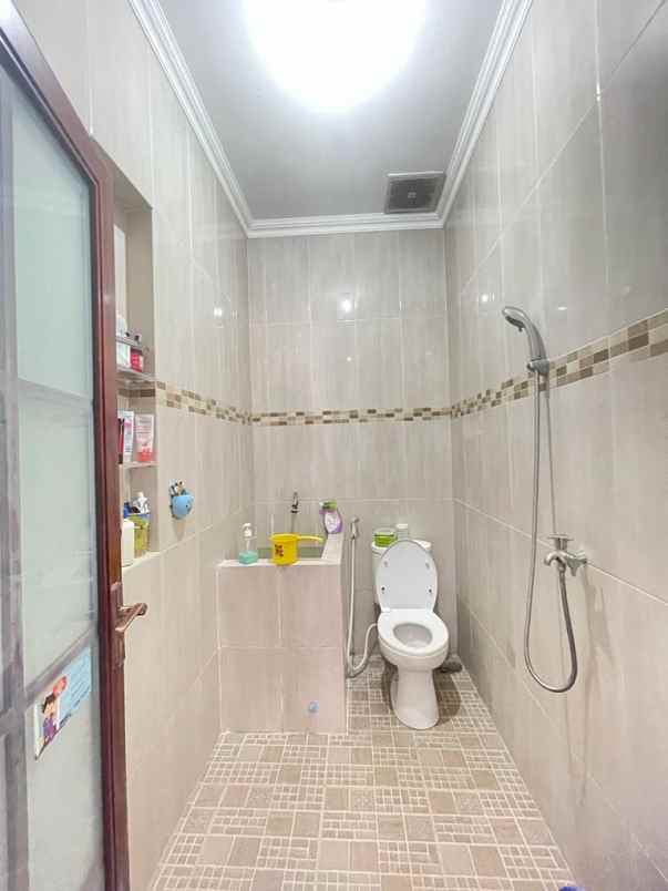 dijual rumah puri surya jaya