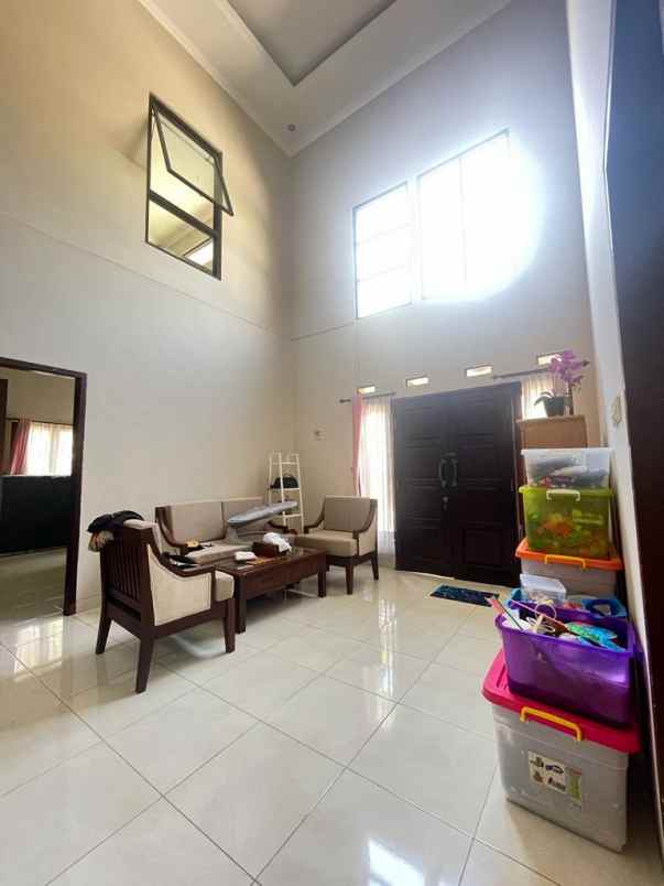 dijual rumah puri surya jaya
