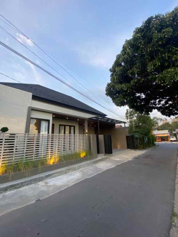 dijual rumah purwomartani kec kalasan