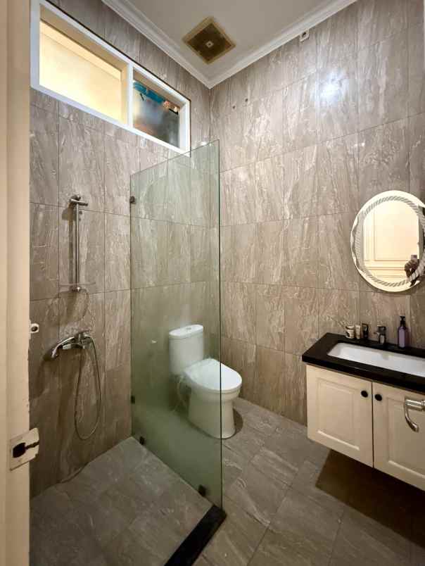 dijual rumah radio dalam