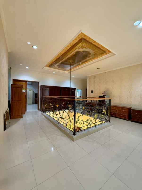 dijual rumah radio dalam