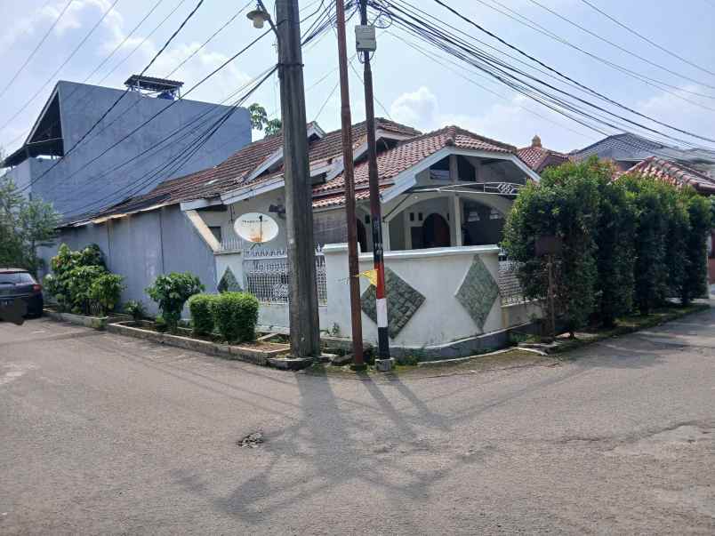 dijual rumah rangkapan jaya depok