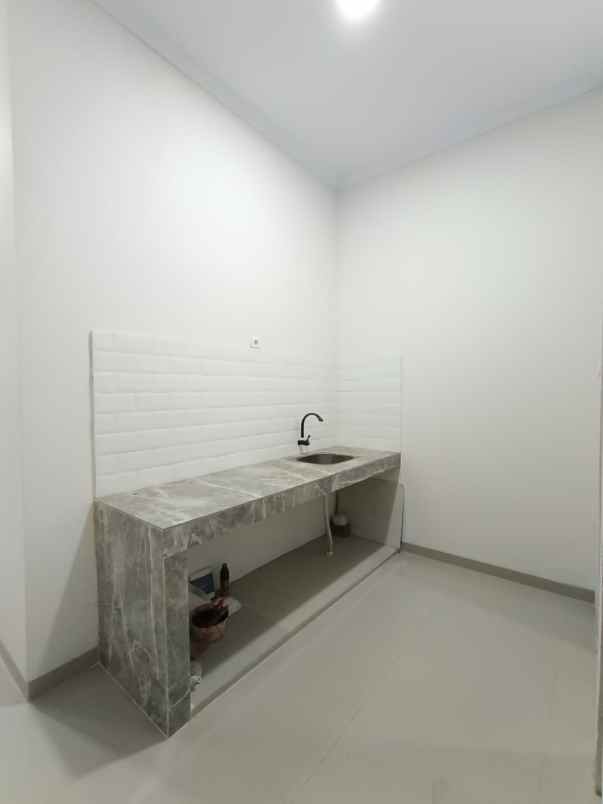 dijual rumah rangkapan jaya pancoran