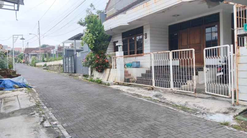 dijual rumah rasamala