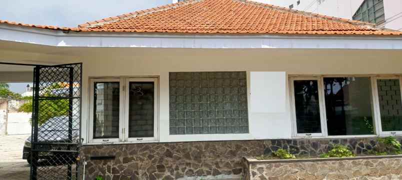 dijual rumah raya darmo surabaya