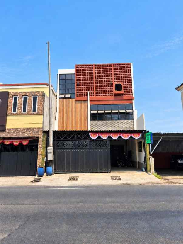 dijual rumah raya mastrip