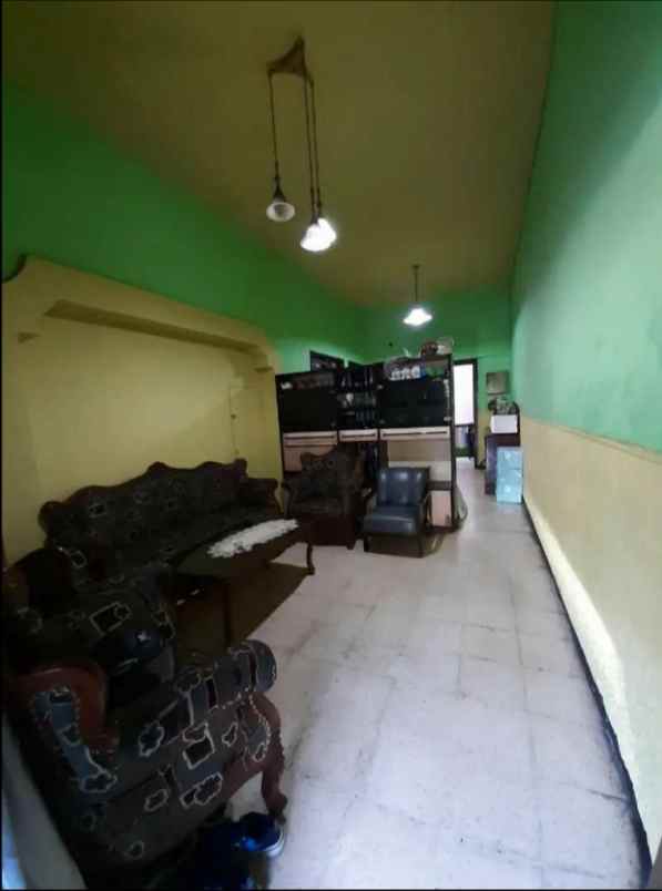 dijual rumah raya pegirian