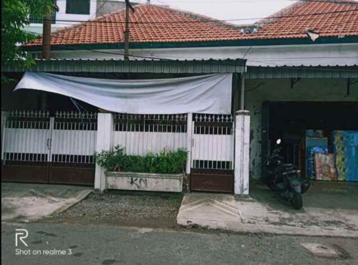 dijual rumah raya pegirian
