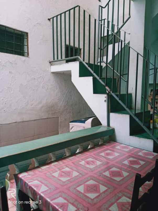 dijual rumah raya pegirian