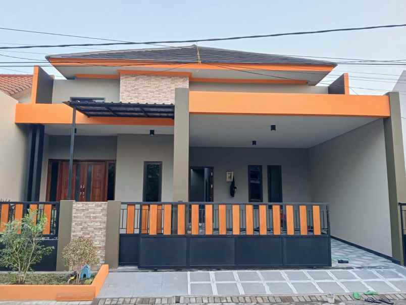 dijual rumah rewwin waru