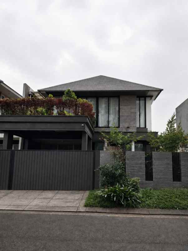 dijual rumah royal residence