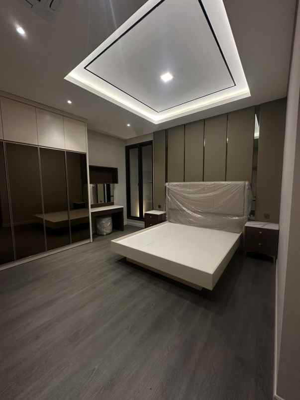 dijual rumah royal residence