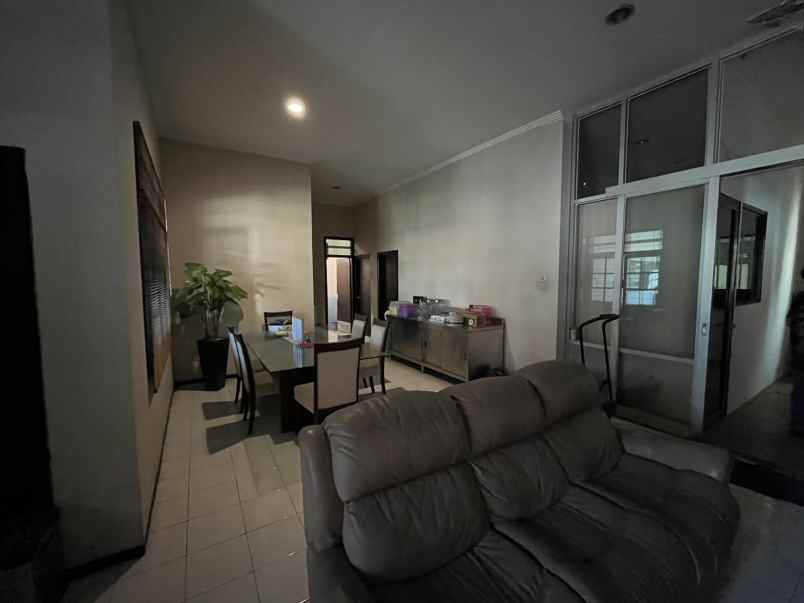 dijual rumah royal residence