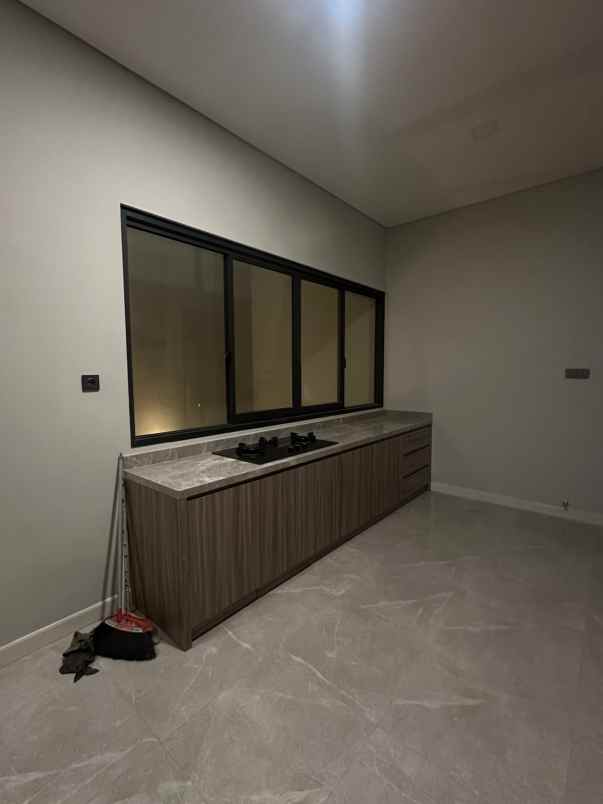dijual rumah royal residence