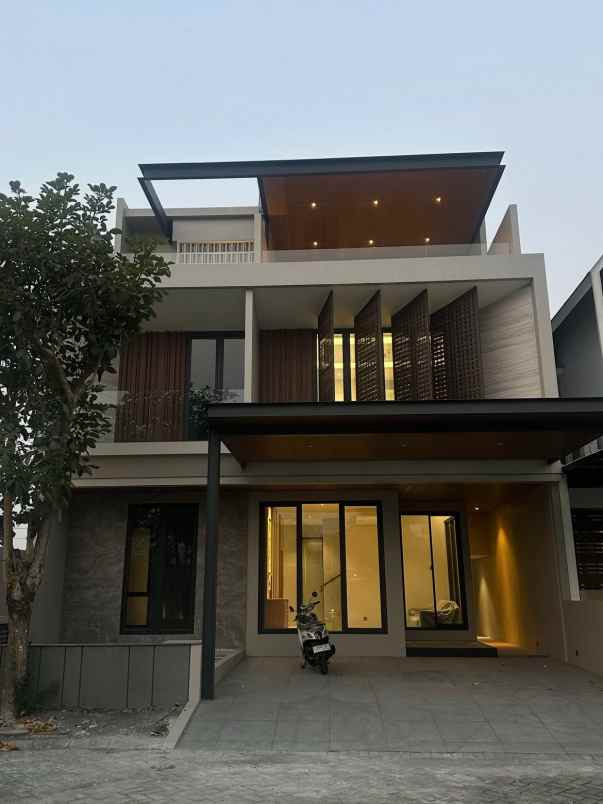 dijual rumah royal residence